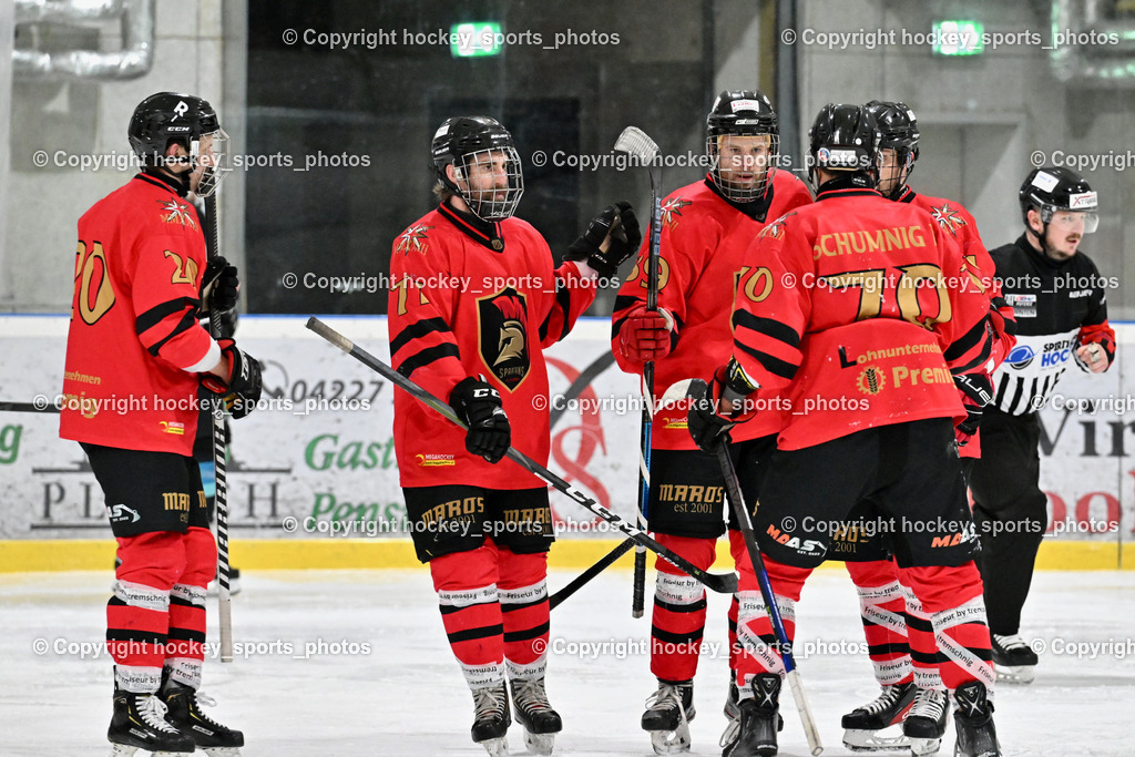 Lendhafen Seelöwen vs. Spartans Althofen | Jubel Spartans Althofen Mannschaft, #70 Schumnig Martin Spartans Althofen, #89 Pirmann Markus Spartans Althofen, #20 Ban Christian Spartans Althofen, #77 Schumnig Stefan Spartans Althofen, Lendhafen Seelöwen vs. Spartans Althofen, Lendhafen Seelöwen vs. Spartans Althofen am 14.02.2025 in Ferlach (HTC Eishalle Ferlach), Austria, (Photo by Bernd Stefan)