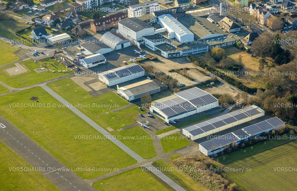 Hamm260203487 | Luftbild, Flughafen Gebäude mit Solardach am Flughafen Hamm-Lippewiesen, Flugzeug D-KDHA Motorsegler Diamond Aircraft HK36 TC-80 Super, Stadtbezirk Heessen, Hamm, Ruhrgebiet, Nordrhein-Westfalen, Deutschland