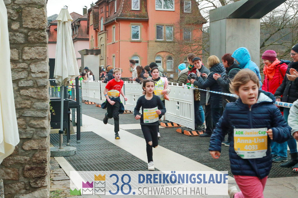400m AOK Junior Cup | 3 Koenigslauf 2024 400m AOK Junior Cup - Realisiert mit Pictrs.com