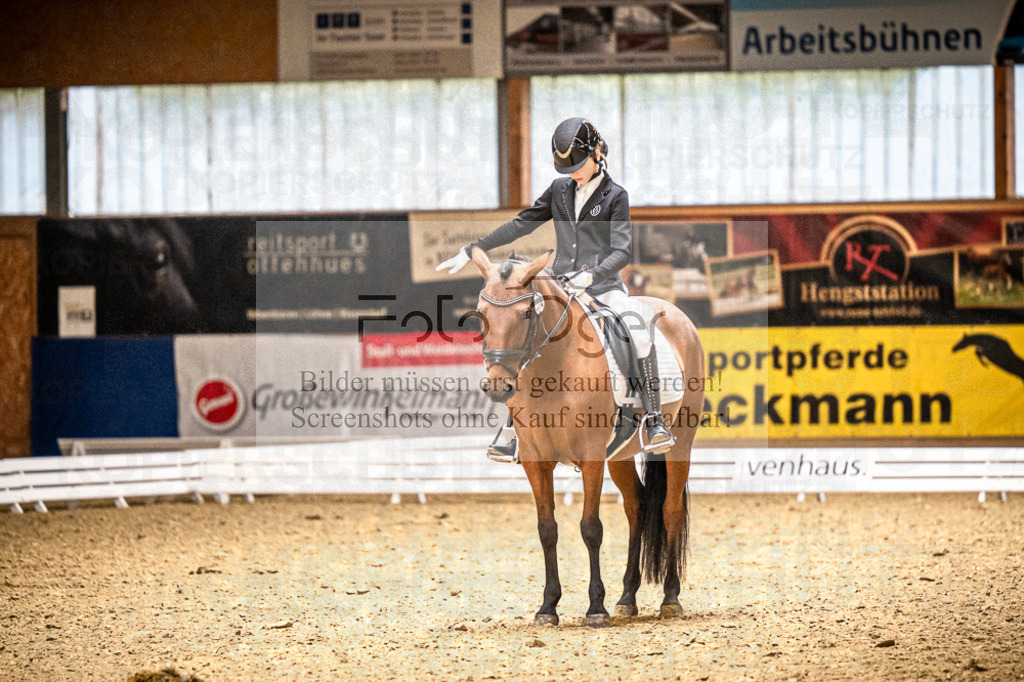DOS_1041 | Entdecke hochwertige Reitturnierfotos von Foto Oger. Professionell, emotional und authentisch – jetzt Lieblingsmomente im Shop bestellen.Deutschlandweite Turnierfotografie. - Realisiert mit Pictrs.com