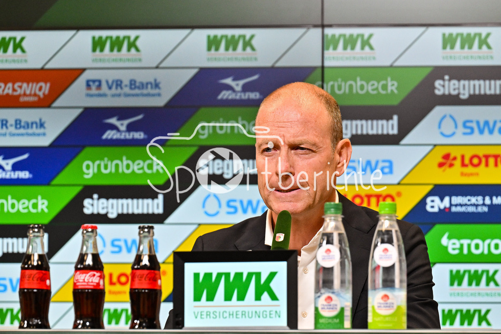 FC Augsburg - SG Eintracht Frankfurt | im Bild Jess THORUP Trainer FC Augsburg  nach der Partie gegen Frankfuurt auf der Pressekonferenz / Einzelfoto / Freisteller / Bundesliga: FC Augsburg - Eintracht Frankfurt, WWK Arena am 20.04.2025