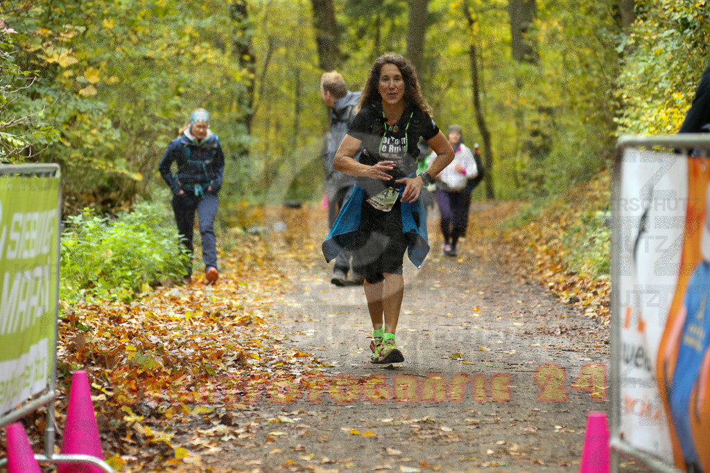 251026_1359_EX1_4062 | Sportfotografie im Rhein-Sieg Kreis, Köln, Bonn, NRW, Rheinland Pfalz, Hessen, etc. Unser Tätigkeitsfeld umfasst den Laufsport vom Volkslauf über den Marathon, Duathlon, Triathon bis zum Ultralauf wie Kölnpfad Ultra oder Schindertrail.