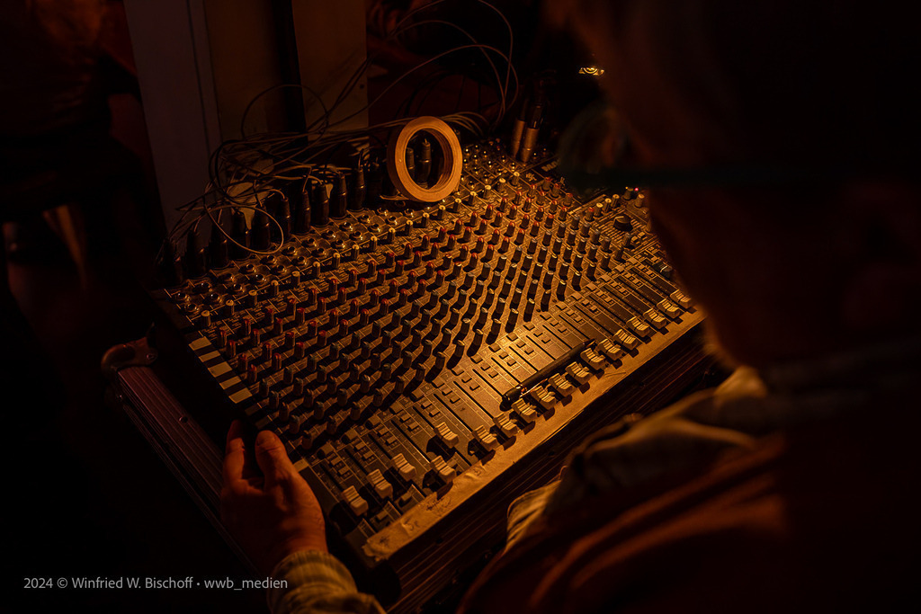 wwb-2411-0052 | <Fotografie> <Video> <Film> <Winfried Bischoff> - Realisiert mit Pictrs.com