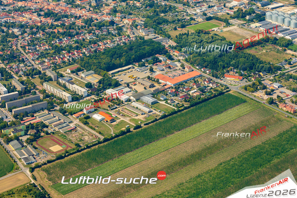 Luftbild der Stadt Querfurt - Die Luftaufnahme wurde 2025 vom UL-Flugzeug heraus erstellt ( keine Drohne ) - Hochauflösende Luftaufnahme - für professionelle Ausdrucke geeignet. Die Geschenkidee !Hier alle&nbsp;Infos zur Lizenzierung der LuftaufnahmeWir fliegen auch dieses Jahr wieder in Ihre Region um Luftbilder zu erstellen.- Luftbild anfragen