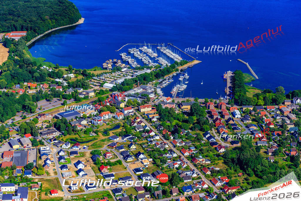 Die Luftbildaufnahme Lauterbach - Ostsee wurde 2018 mittels Flugzeug (keine Drohne) erstellt. Perfekte Schärfe und Druck- Auflösung- Garantiert!