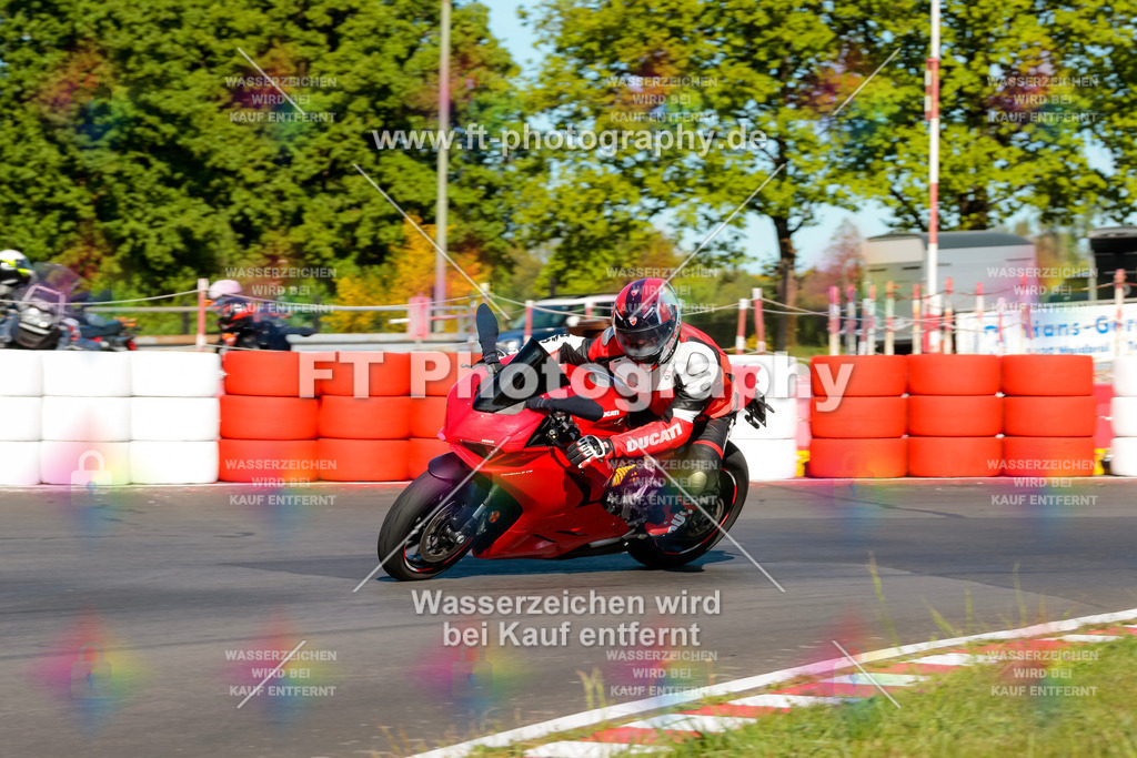 Moto-TeamOBK-21123 | Hier findet Ihr Bilder von Touristenfahrten auf der Nürburgring Nordschleife oder von anderen Veranstaltungen die ich besucht habe. Viel Spass beim Durch Schauen 