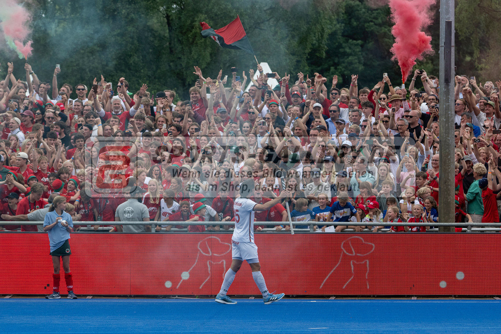 Final4_20250601-1604-Z09_4978 | Krefeld, Deutschland, 01.06.2025:  Feldhockey Final4 2025 – „Deutsche Feldhockey-Meisterschaften 2025“ Crefelder HTC - Rot-Weiss Köln (Finale Herren) im Gerd-Wellen-Hockeyanlage am 01.06.2025 in Krefeld, Deutschland. (Foto von Kramhöller/Fehrmann/Kaste)Krefeld, Germany, 01.06.2025: Feldhockey Final4 2025 – „Deutsche Feldhockey-Meisterschaften 2025“ Harvestehuder HTC - Düsseldorfer HC (Finale Damen) in Gerd-Wellen-Hockeyanlage at 01.06.2025 in Krefeld, Deutschland. (Foto from Kramhöller/Fehrmann/Kaste)