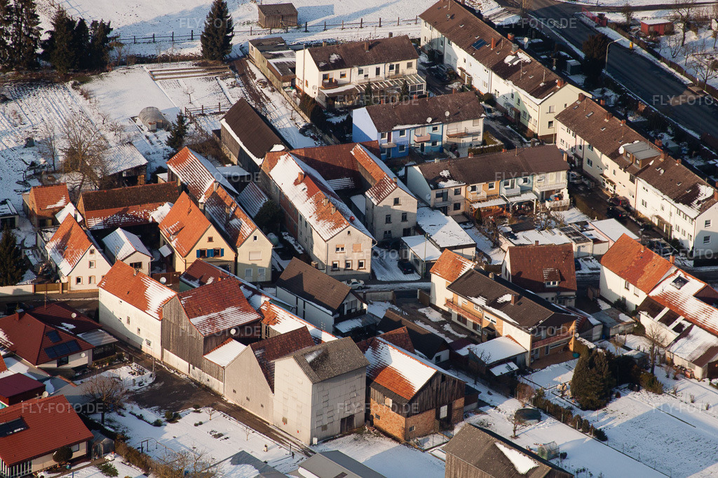 Luftbild: Brehmstr im Winter bei Schnee im Ortsteil Minderslachen in Kandel im Bundesland Rheinland-Pfalz in Deutschland. Foto: IMG_24397.jpg vom 16.02.2010 durch Werner Riehm/FLY-FOTO.de