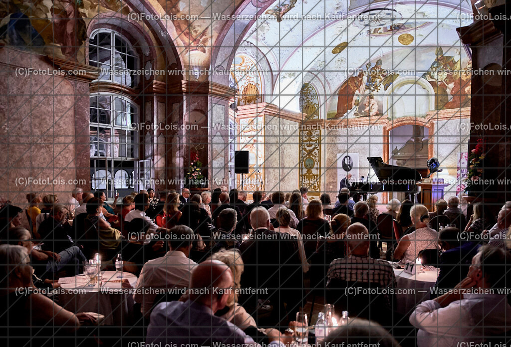 ALS7901_XXXX-Chopin-Festival_Nocturno_Olejniczak Janusz | (C)FotoLois.com, Alois Spandl. XXXX. Chopin-Festival in der Kartause Gaming, 'NOCTURNO' - nächtliches Konzert bei Kerzenlicht in der Barockbibliothek, Sa 17. August 2024.