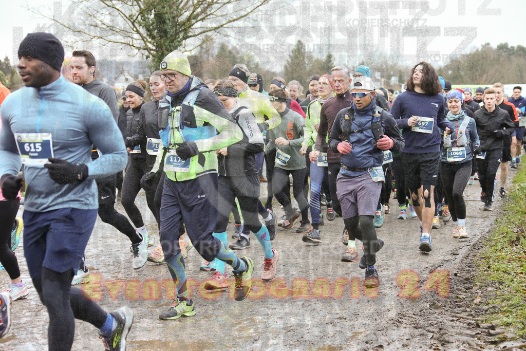 241208_0927_EX1_3761 | Sportfotografie im Rhein-Sieg Kreis, Köln, Bonn, NRW, Rheinland Pfalz, Hessen, etc. Unser Tätigkeitsfeld umfasst den Laufsport vom Volkslauf über den Marathon, Duathlon, Triathon bis zum Ultralauf wie Kölnpfad Ultra oder Schindertrail.