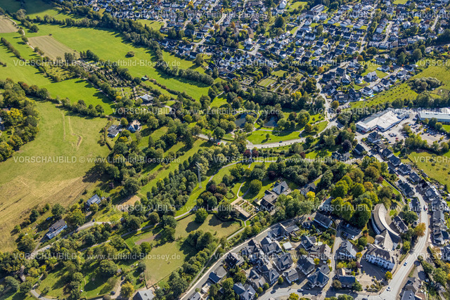 Schmallenberg220903847 | , Luftbild, Kurpark, Rathaus und Schmalen Haus, Schmallenberg, Sauerland, Nordrhein-Westfalen, Deutschland