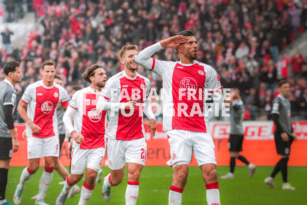 GER Rot-Weiss Essen vs. SSV Ulm, Fussball, 3. Liga, Spieltag 19, Saison 2025/2026, 20.12.2025 | GER Rot-Weiss Essen vs. SSV Ulm, Fussball, 3. Liga, Spieltag 19, Saison 2025/2026, 20.12.2025Foto: Fabian Friese - Realisiert mit Pictrs.com