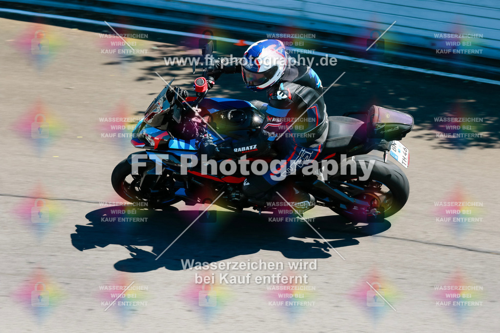 Moto-TeamOBK-21950 | Hier findet Ihr Bilder von Touristenfahrten auf der Nürburgring Nordschleife oder von anderen Veranstaltungen die ich besucht habe. Viel Spass beim Durch Schauen 