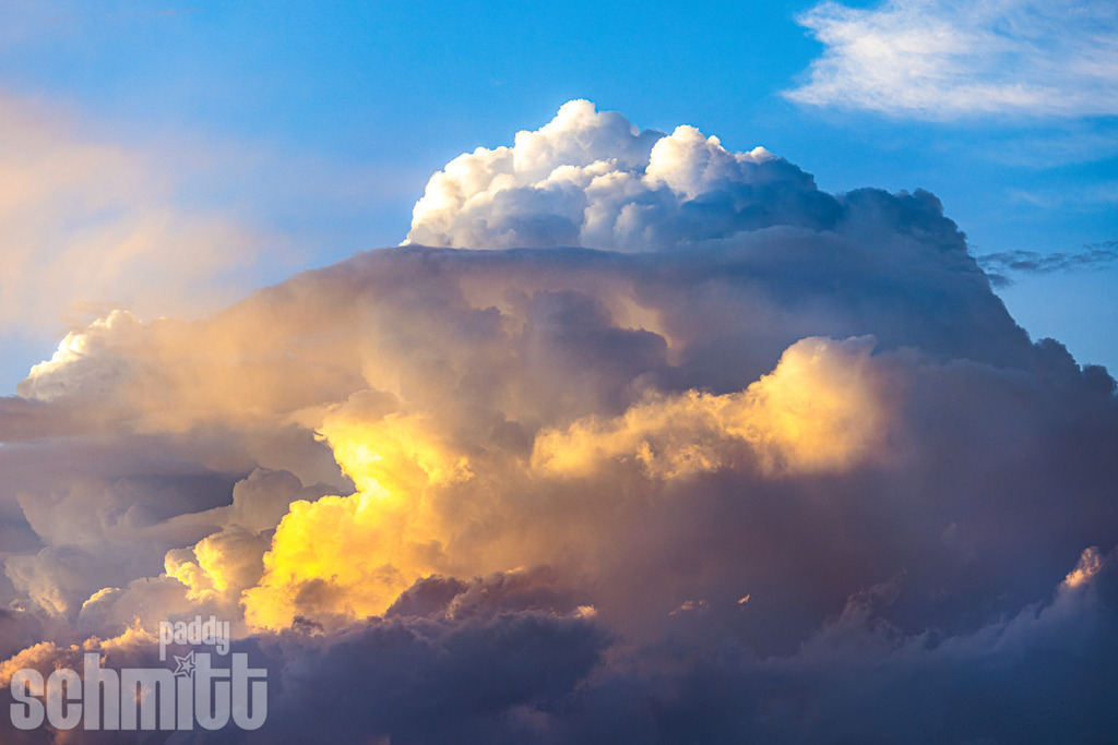 PS-Wolken-2026-25 | Entdecke die größte Bildgalerie der Region mit Fotografien aus dem Allgäu, der Bodenseeregion, Oberschwaben, dem Donautal und der Schwäbischen Alb. Landschaften, Luftaufnahmen und Reisefotografie als Wandbild und Fotokunst. - Realisiert mit Pictrs.com