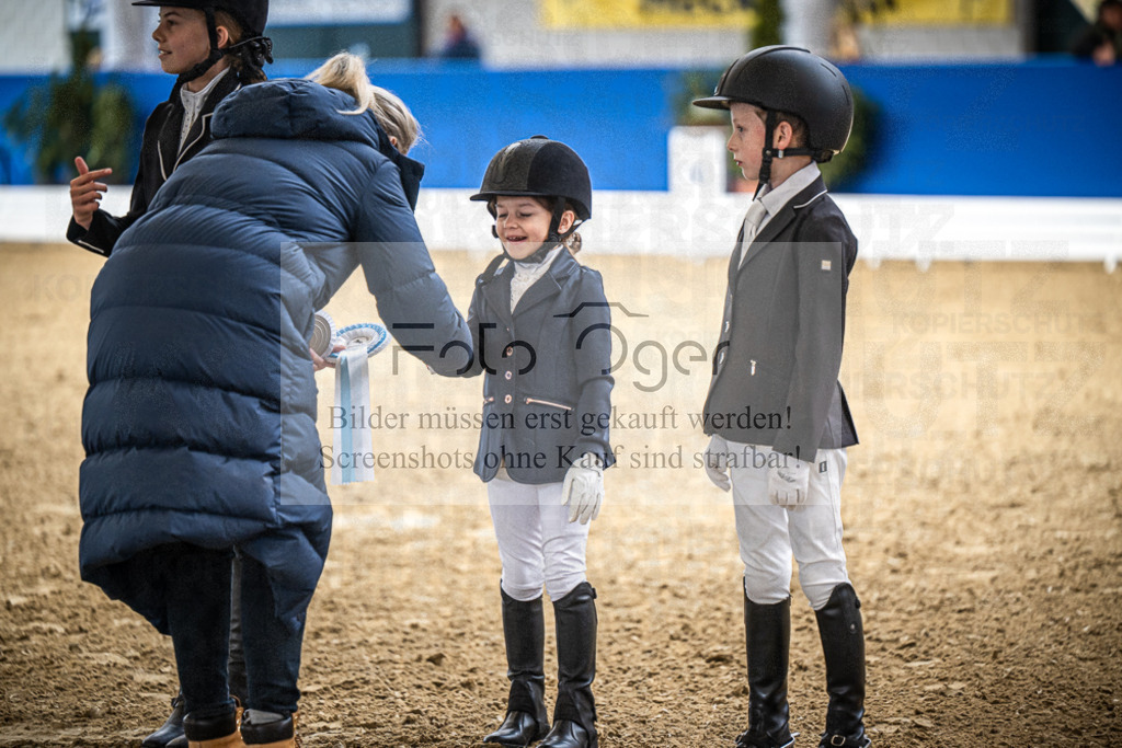 DOS_0071 | Entdecke hochwertige Reitturnierfotos von Foto Oger. Professionell, emotional und authentisch – jetzt Lieblingsmomente im Shop bestellen.Deutschlandweite Turnierfotografie. - Realisiert mit Pictrs.com