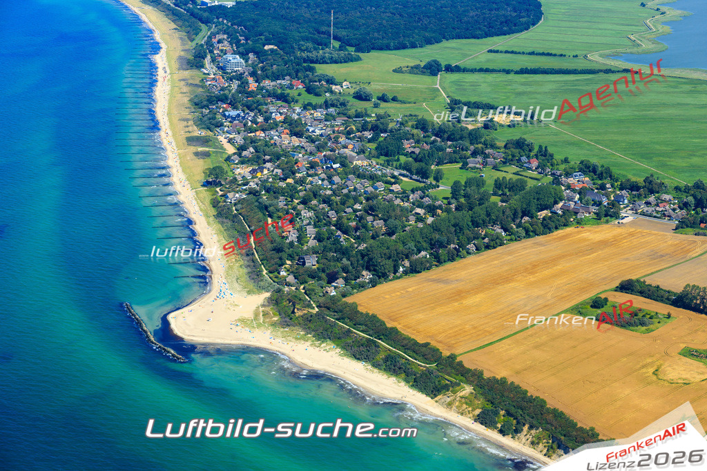 Die Luftaufnahme der Stadt Ahrenshoop wurde vom UL-Flugzeug heraus erstellt ( keine Drohne )- hohe Auflösung für beste Qualität