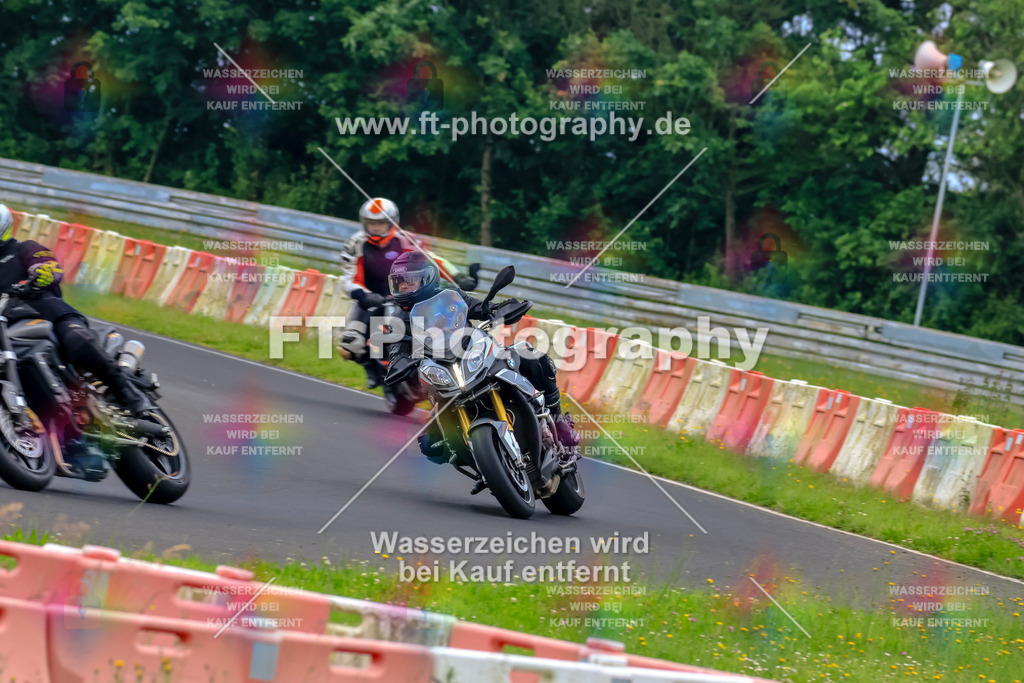 VBK-6567 | Hier findet Ihr Bilder von Touristenfahrten auf der Nürburgring Nordschleife oder von anderen Veranstaltungen die ich besucht habe. Viel Spass beim Durch Schauen 