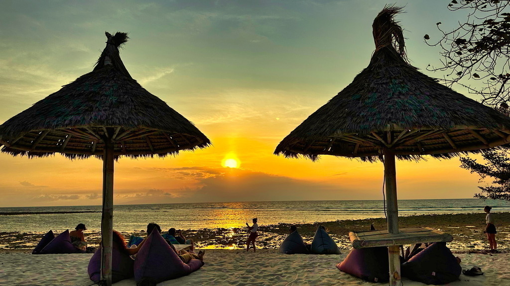 Sonnenuntergang auf der Insel Gili Trawangan | ‎⁨Strand Gili Trawangan⁩, ⁨West-Nusa Tenggara⁩, ⁨Indonesien⁩ - Realisiert mit Pictrs.com