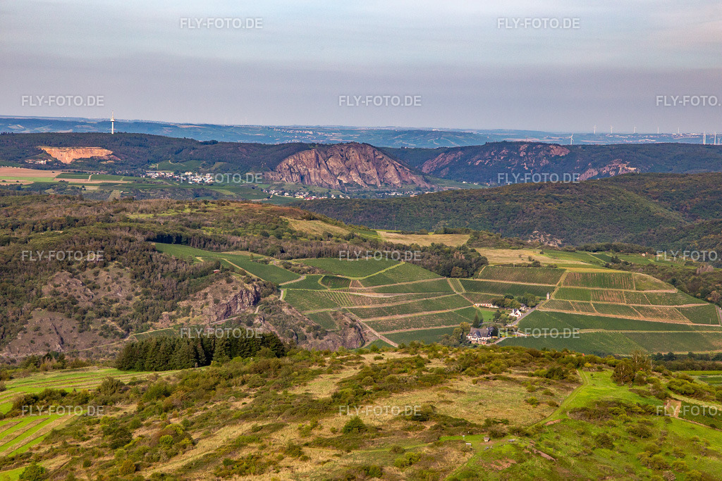 Blick vom Hermannsberg bis zum Rotenfels | Luftbild: Blick vom Hermannsberg bis zum Rotenfels in Schloßböckelheim im Bundesland Rheinland-Pfalz in Deutschland. Foto: IMG_138190.jpg vom 03.09.2023 durch ©2025 Werner Riehm fly-foto.de/copyright - Realisiert mit Pictrs.com