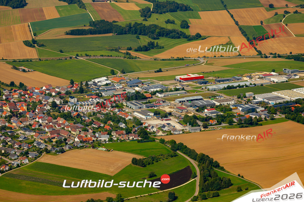 Das Luftbild zeigt :  Heroldstatt - Die Luftaufnahme wurde 2024 vom UL-Flugzeug aus erstellt ( keine Drohne ) - Hochauflösende Luftaufnahme - Für grossformatige Ausdrucke geeignet. Die Geschenkidee !Mit Lizenz und Bildrechte bestellbar