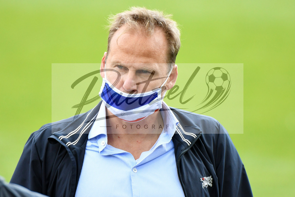 SVMFCH20200606_0083 | Fussball, Herren: Vorstand Sport Martin Pickenhagen (FC Hansa Rostock) schaut bei dem Spiel der 3. Liga zwischen SV Meppen und FC Hansa Rostock in der Haensch-Arena am 06.06.2020 in Meppen, Deutschland.DFB / DFL REGULATIONS PROHIBIT ANY USE OF PHOTOGRAPHS AS IMAGE SEQUENCES AND/OR QUASI-VIDEO. - Realisiert mit Pictrs.com