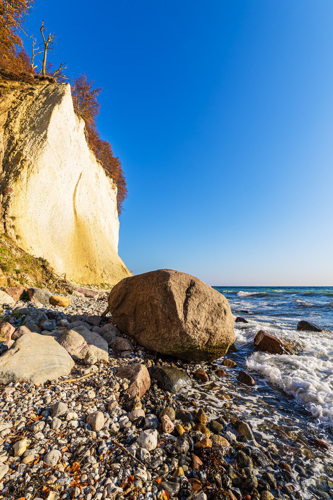 Kreidefelsen im Herbst an der Küste der Ostsee auf der Insel Rügen | Kreidefelsen im Herbst an der Küste der Ostsee auf der Insel Rügen.