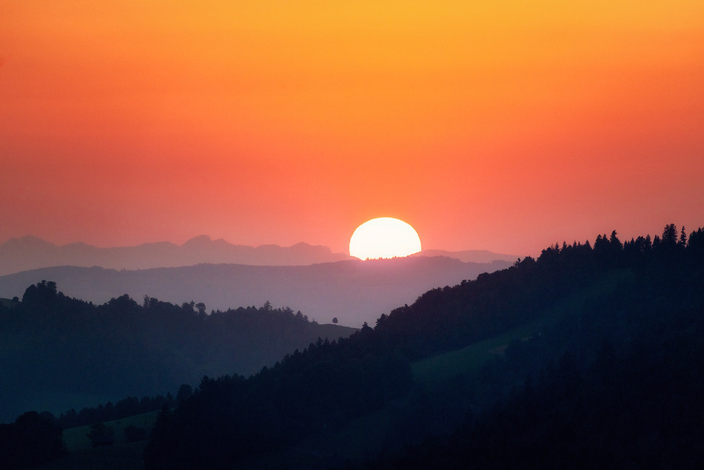 Sommer Sonne | Sonnenuntergang über Unterägeri - Realisiert mit Pictrs.com