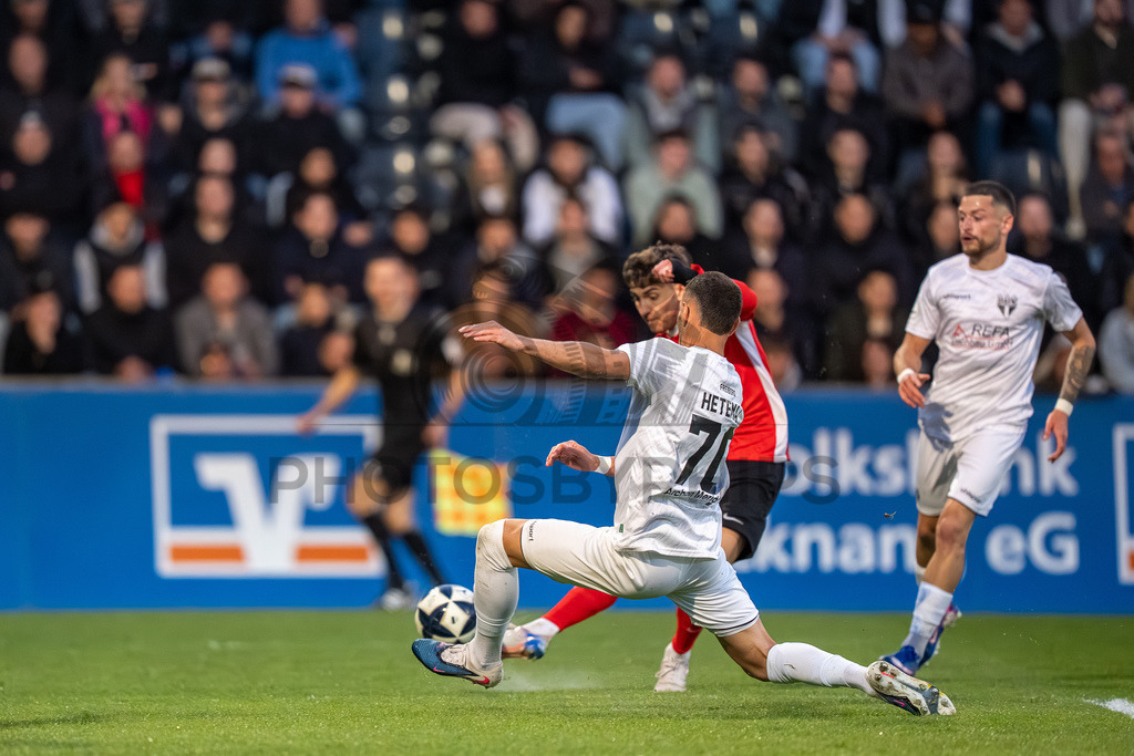 SG Sonnenhof Großaspach vs. SGV Freiberg, Fussball, Regionalliga Suedwest, 30. Spieltag, 22.04.2026 | Elias Rahn (SG Sonnenhof Großaspach, #08) erzielt das 3:0,SG Sonnenhof Großaspach vs. SGV Freiberg, Fussball, Regionalliga Suedwest, 30. Spieltag, 22.04.2026
