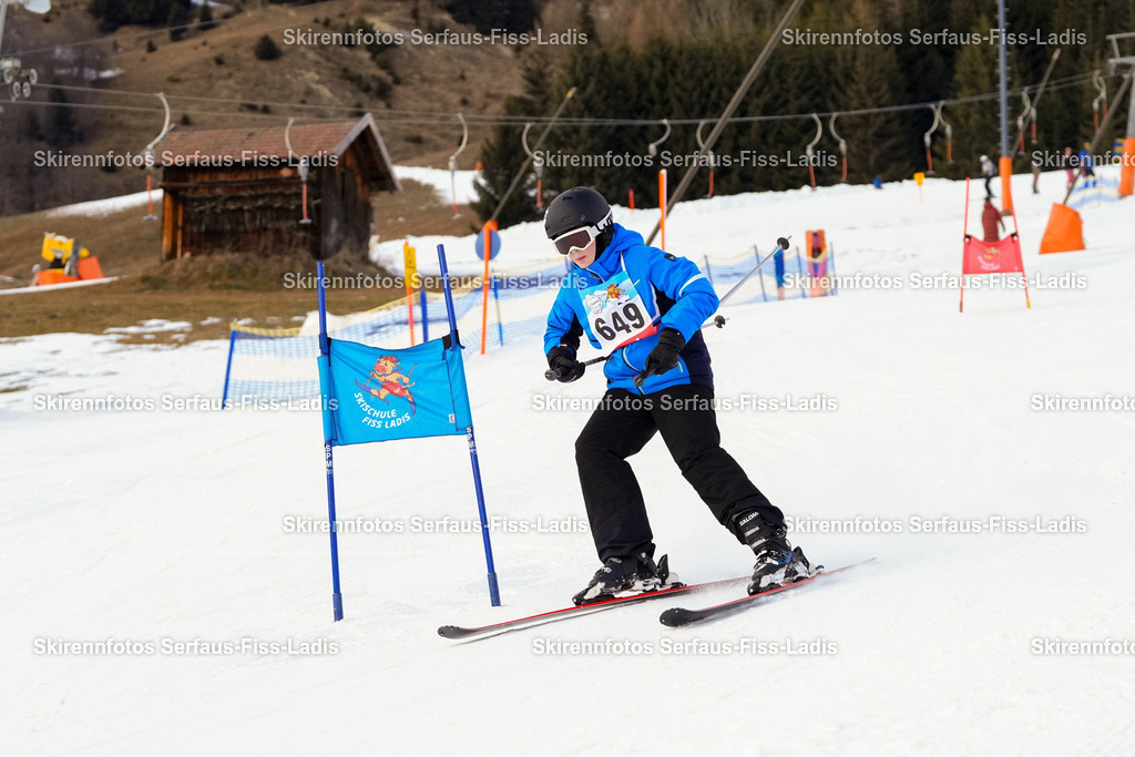 SRF_02.01.2026_1148 | Skirennfotos,Serfaus,Fiss,Ladis,Kinderskirennen,Winter,Tirol,Oberland,skirace,SFL,feelfree,weil wir's genießen,ski,Ski,skifahren,Sonnenplateau, - Realisiert mit Pictrs.com