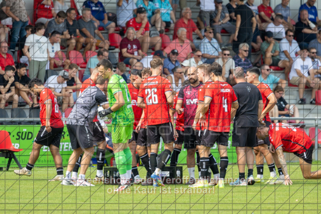 20250816_142752_0346 | #,1.Göppinger SV (rot) vs. FSV 08 Bietigheim-Bissingen (blau), Fußball, Oberliga BW, wfv, 03. Spieltag, Saison 2025/2026, Rasensportplatz Stadion SV Göppingen, Hohenstaufenstr. 116, 73033 Göppingen, 16.08.2025 - 14:00 Uhr,Foto: PhotoPeet-Sportfotografie/Peter Harich