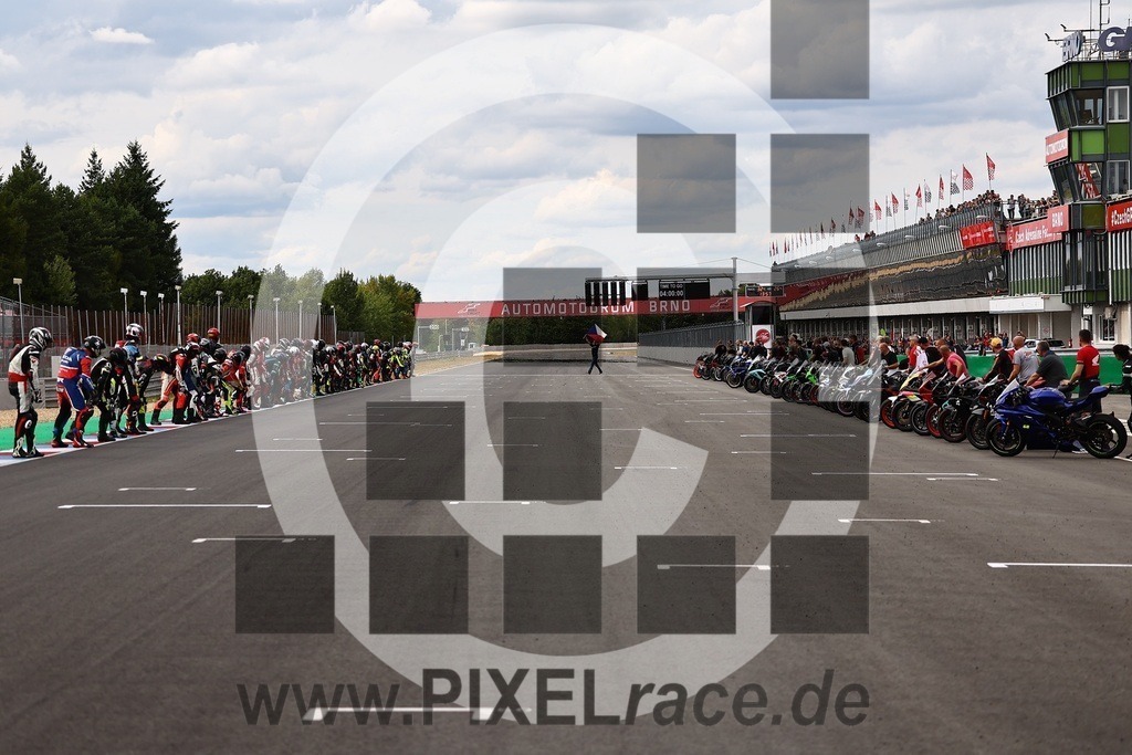 startendurance-20250830_07293 | Schöne Erinnerungen an spannende Momente - das festzuhalten ist unser Job. PIXELrace.de ist seit 2003 auf den Rennstrecken Europas unterwegs um die Action draußen beim Fahren und die wunderbare Stimmung imm Fahrerlager für euch einzufangen.