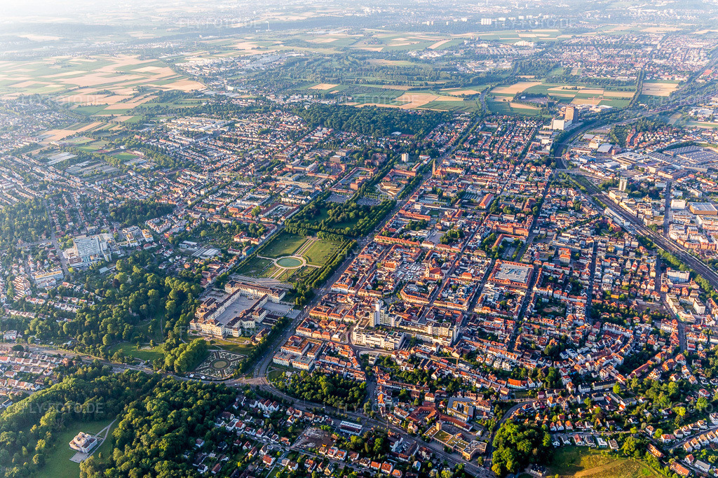 Luftbild: Ludwigsburg, Residenzschloss und Barockgarten in Ludwigsburg im Bundesland Baden-Württemberg in Deutschland. Foto: IMG_101545.jpg vom 08.07.2017 durch Werner Riehm/FLY-FOTO.de