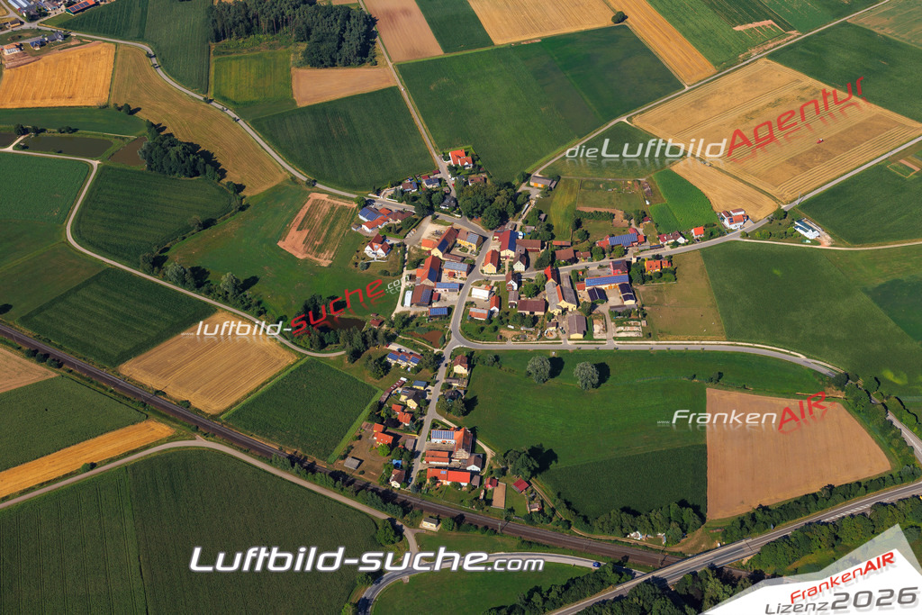 Luftbild von Willendorf Merkendorf - Luftaufnahme wurde 2015 von https://frankenair.de mittels Flugzeug (keine Drohne) erstellt - die Geschenkidee