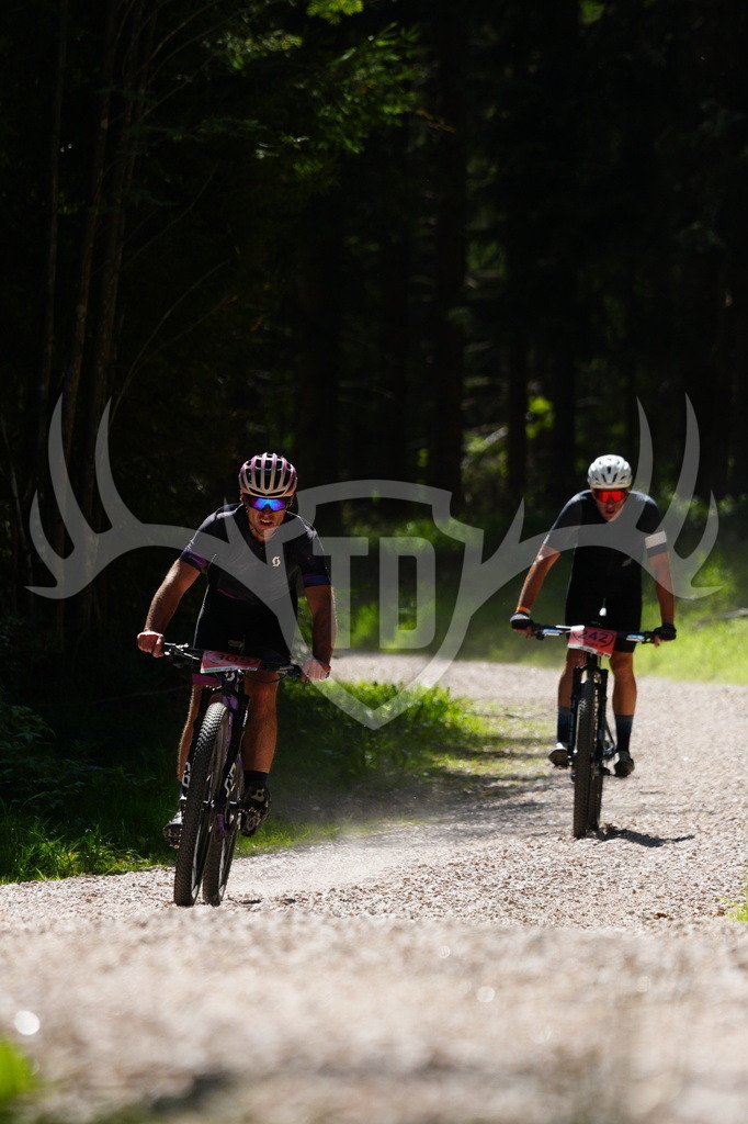 FC605591 | Fotogalerie der Treibjagd im Dunkelwald - Dein MTB Etappenrennen im Erzgebirge - Realisiert mit Pictrs.com