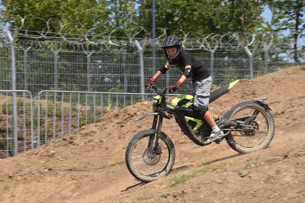 DSC_0414 | Sportfotografie , Motorsport, Motoross, Reitsport, Mointainbike, Enduro,
Landschaft , Outdoor, Eventfotografie, Landschaft, Bilder online bestellen - Realisiert mit Pictrs.com