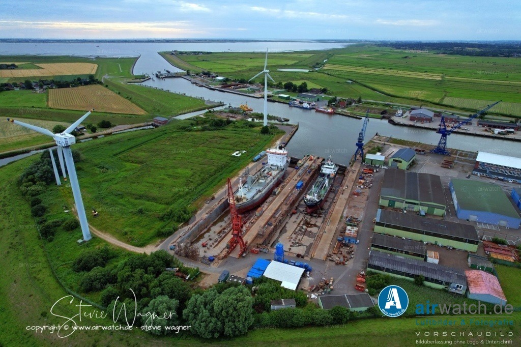 HDR - Husumer Dock und Reparatur GmbH & Co. KG | Entdecken Sie atemberaubende Luftbilder und Fotografien auf airwatch.de - Tauchen Sie ein in eine Welt voller faszinierender Aufnahmen aus der Vogelperspektive.