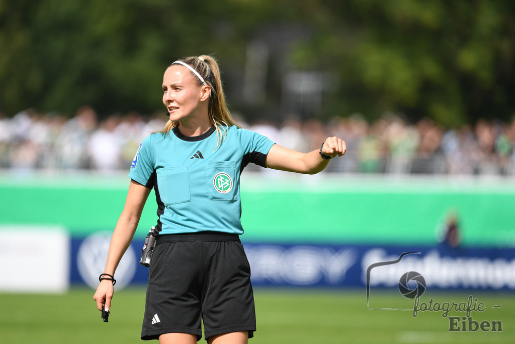 SV Atlas-Delmenhorst-Borussia Mönchengladbach | DFB-Pokal 1. Runde;SV Atlas Delmenhorst (gelb)-Borussia Mönchengladbach (schwarz) am 17.08.2025 in Oldenburg (Marschweg-Stadion), Photo: Philip Eiben 2025 - Realisiert mit Pictrs.com