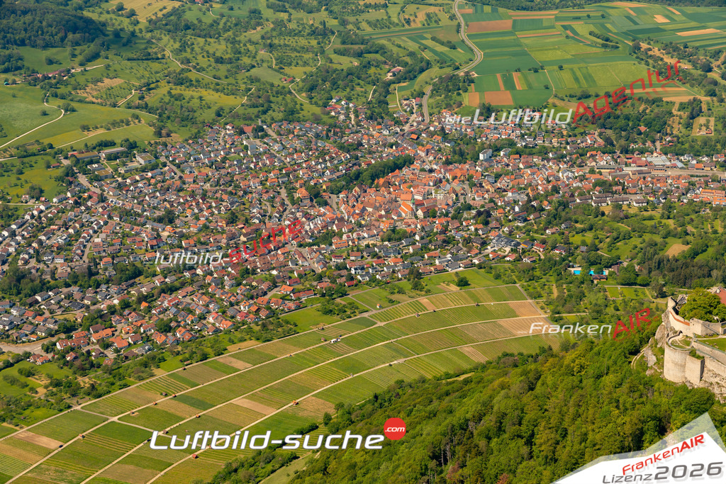 Das Luftbild zeigt :  Neuffen - Die Luftaufnahme wurde 2024 vom UL-Flugzeug aus erstellt ( keine Drohne ) - Hochauflösende Luftaufnahme - Für grossformatige Ausdrucke geeignet. Die Geschenkidee !Mit Lizenz und Bildrechte bestellbar