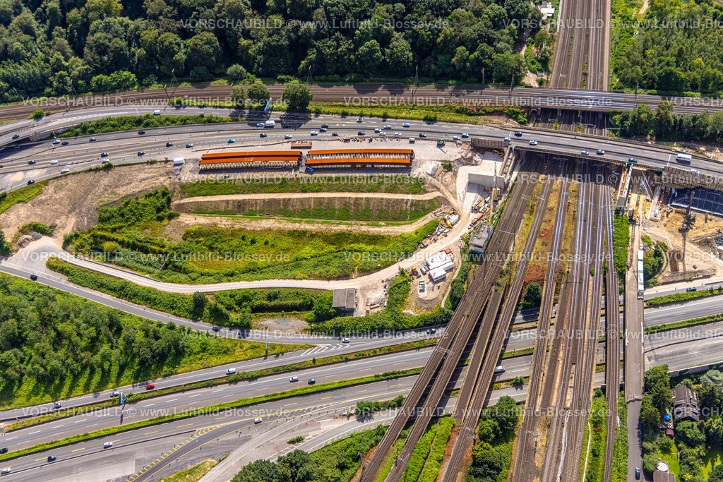 Duisburg240705495-Mitte | Luftbild, Kreuz Kaiserberg Baustelle, Straßenverkehr Autobahn A3 und Autobahn A40, Autobahnkreuz und Eisenbahngleise mit Brücken, Duissern, Duisburg, Ruhrgebiet, Nordrhein-Westfalen, Deutschland