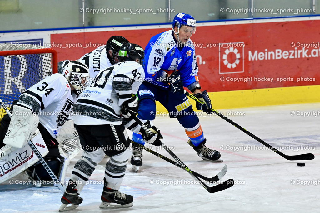 ESC Sparkasse Steindorf vs. LE Kings | #34 Kyllönen Simeoni LE Kings, #40 Höllerbauer Kevin LE Kings, #18 Pewal Martin ESC Steindorf, ESC Sparkasse Steindorf vs. LE Kings, ESC Sparkasse Steindorf vs. LE Kings am 01.11.2025 in Steindorf (Ossiachersee Halle), Austria, (Photo by Bernd Stefan)