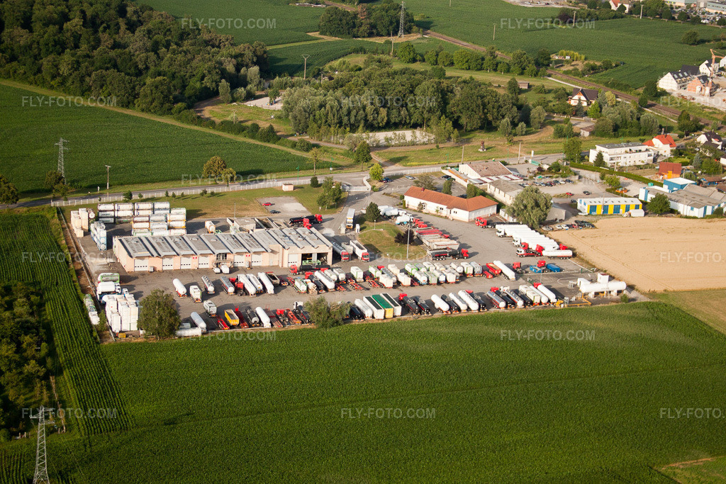 Aerial view: Warehouses and forwarding buildings Riss Et Hammes Sa in Gambsheim in the state Bas-Rhin, France. – Photo: IMG_30364.jpg taken on 07/09/2010 by Werner Riehm/FLY-FOTO.com – Resolution of the original: 4752 x 3168 px