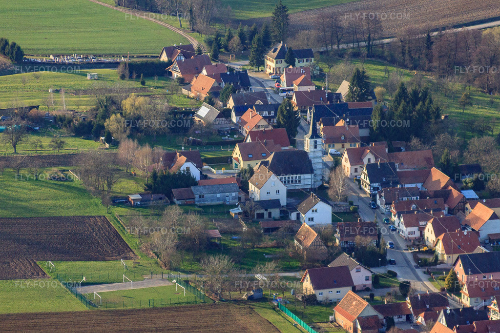 Aerial view: Eglise de Bremmelbach in Cleebourg in the state Bas-Rhin, France. – Photo: IMG_38776.jpg taken on 03/20/2011 by Werner Riehm/FLY-FOTO.com – Resolution of the original: 4160 x 2773 px
