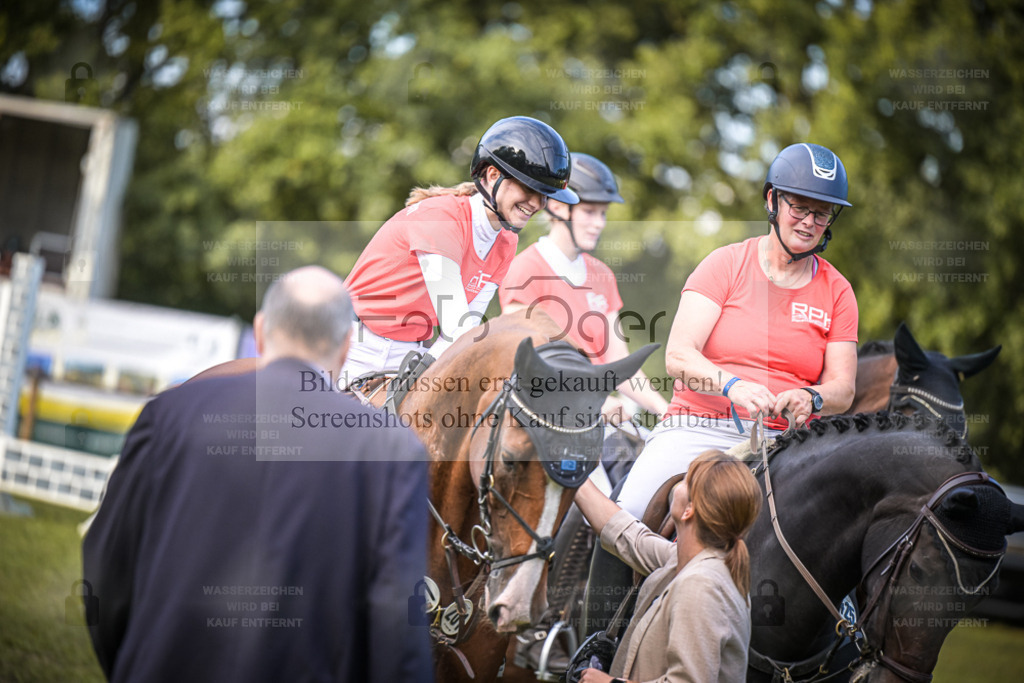 DOS_0048 | Entdecke hochwertige Reitturnierfotos von Foto Oger. Professionell, emotional und authentisch – jetzt Lieblingsmomente im Shop bestellen. - Realisiert mit Pictrs.com