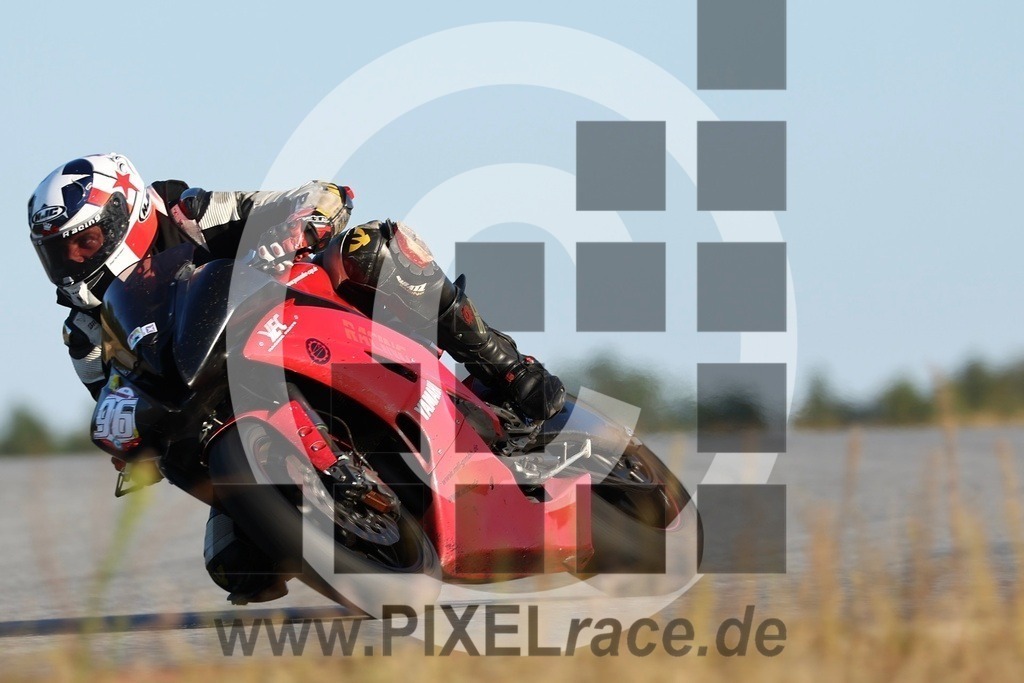0096-20240921_13127 | Schöne Erinnerungen an spannende Momente - das festzuhalten ist unser Job. PIXELrace.de ist seit 2003 auf den Rennstrecken Europas unterwegs um die Action draußen beim Fahren und die wunderbare Stimmung imm Fahrerlager für euch einzufangen.