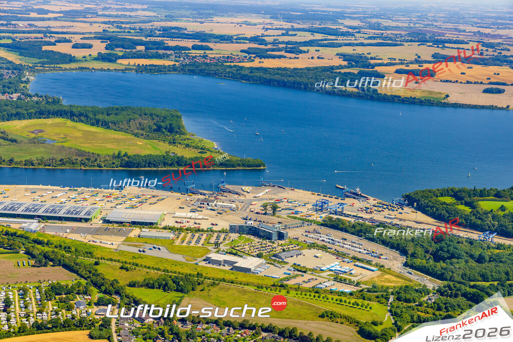 Luftaufnahme Ivendorf Lübeck - Die Luftaufnahme wurde 2025 vom UL-Flugzeug heraus erstellt ( ohne Drohne ) - Hochauflösende Luftaufnahme - für professionelle Ausdrucke geeignet. Die Geschenkidee !Mit Lizenz und Bildrechte bestellbar