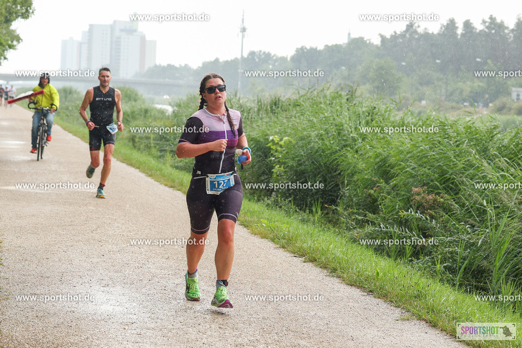 LUR_1386 | 34. M-net Erlanger Triathlon 2025 #erlangertriathlon  #mnettriathlon2025 #mnettriathlon #team #olympischedistanz #mitteldistanz #triathlon #maindonaukanal  #erlangertriathlon2025 #yourpictrs #tv1848 #tv1848erlangen  #triathlonbayern #sportinerlangen #demsportverbunden #sportshot_your_pictrs Copyright: www.sportshot.de