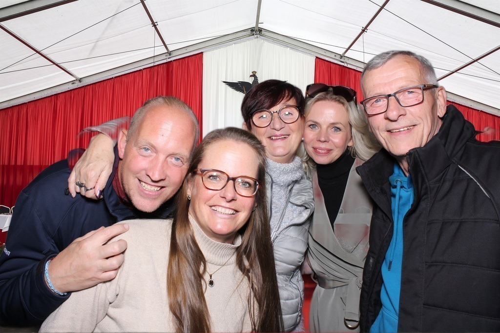 top-top.de 240928-122 | Foto, Video, Fotografie, Videografie, Fotobox, DJ, Discjockey, Musik, Musikbox, Veranstaltung, Photobooth, Amazon, Ebay, Buchtipp, Bestseller, Autor, Verlag, Buch, Wesel, Hamminkeln, NRW, Dinslaken, Rees, Drohne, Hochzeit, Party, Fotobox, Wesel, Fotograf