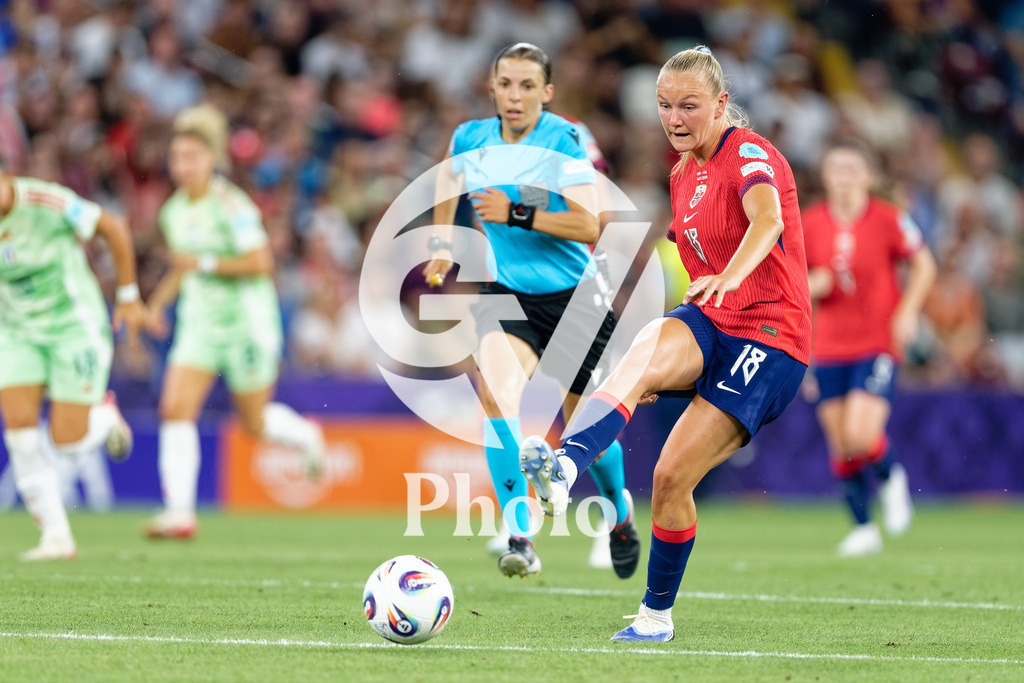 Norway v Italy - UEFA Women's EURO 2025 Quarter-Final | GENEVA, SWITZERLAND - JULY 16: Frida Maanum of Norwaypasses the ball   during the UEFA Women's EURO 2025 Quarter-Final match between Norway and Italy at Stade de Geneve on July 16, 2025 in Geneva, Switzerland. (Photo by Giuseppe Velletri/Sports Press Photo/Getty Images)