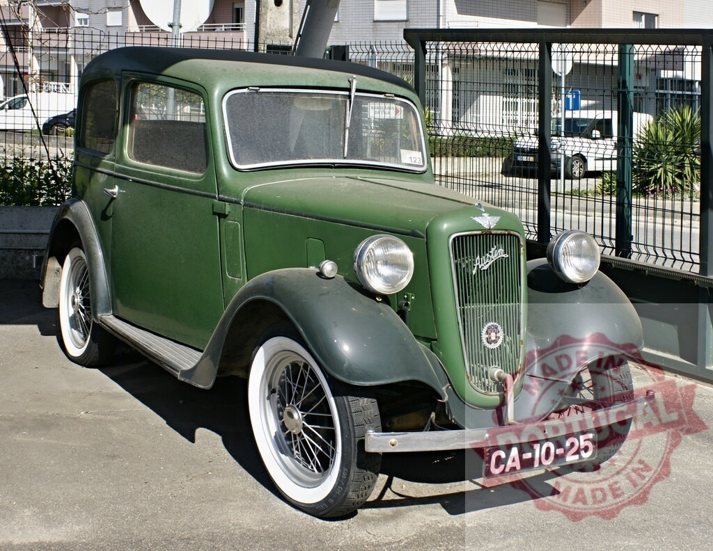 Green Austin Seven Ruby Parked in Urban Setting | Classic green Austin Seven Ruby parked on a street, showcasing its vintage charm and design - Realisiert mit Pictrs.com