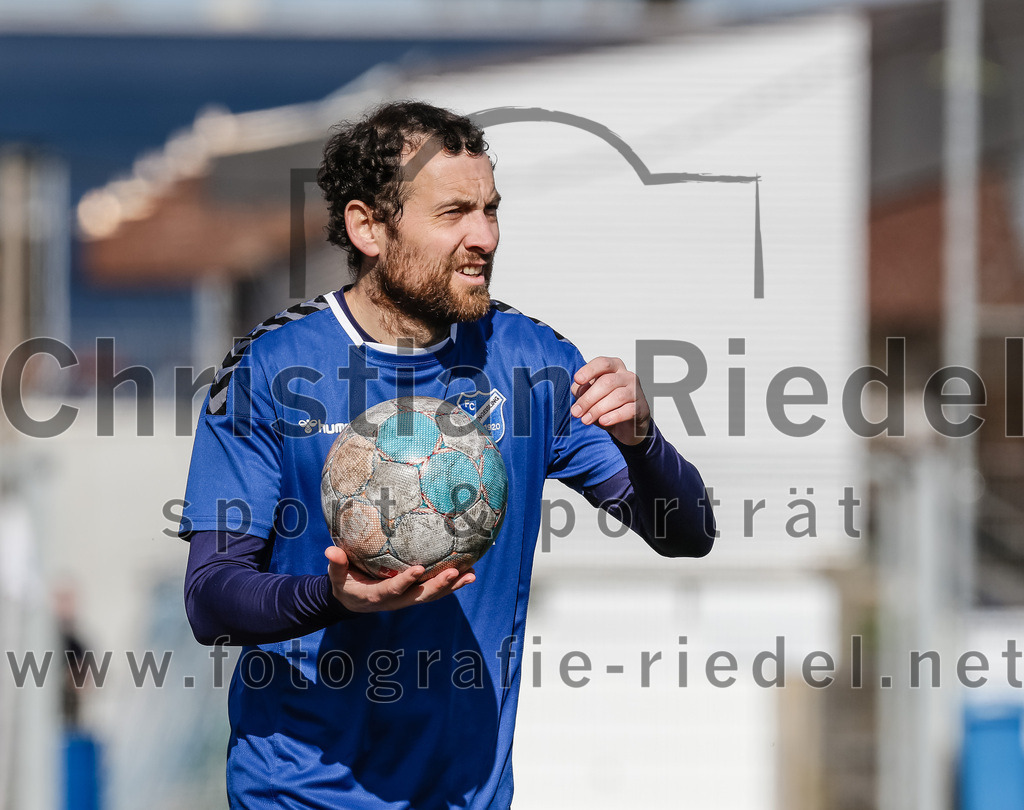 2024-02-24_013_FC_Langengeisling_II_gegen_SG_Reichenkirchen | Erding, Deutschland, 24.02.2024:
Fußball, Kreisklasse 2023 / 2024, Testspiel, FC Langengeisling II gegen SG Reichenkirchen, Endergebnis: 7:1

Julian Bloch (FC Langengeisling, #2)

Foto: Christian Riedel / fotografie-riedel.net